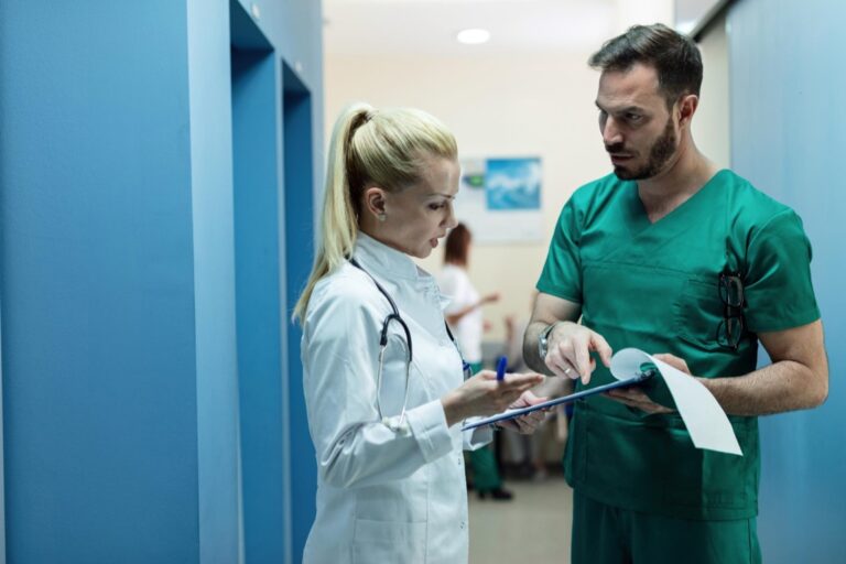 Specjalizacje medyczne pod lupą: odpowiedzialność, ubezpieczenia i roszczenia pacjentów w branży zdrowotnej